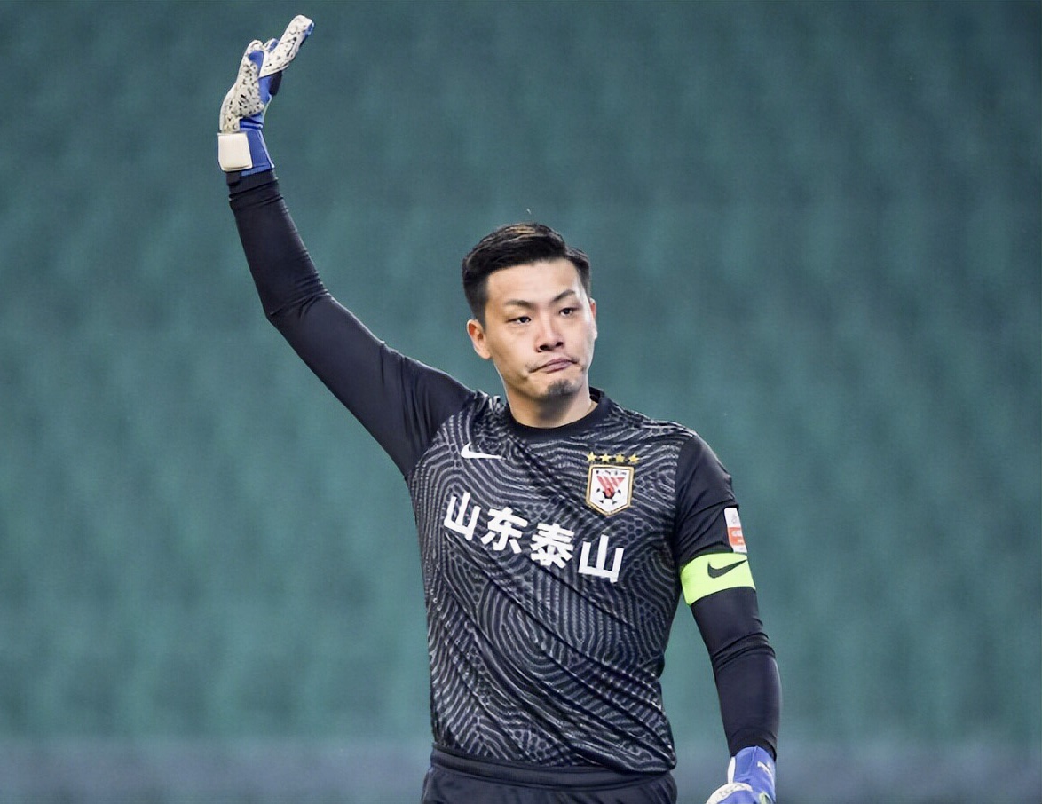 山东泰山加时末段扳平良机，志在意甲名次提升，气氛紧张，临场指挥获称赞