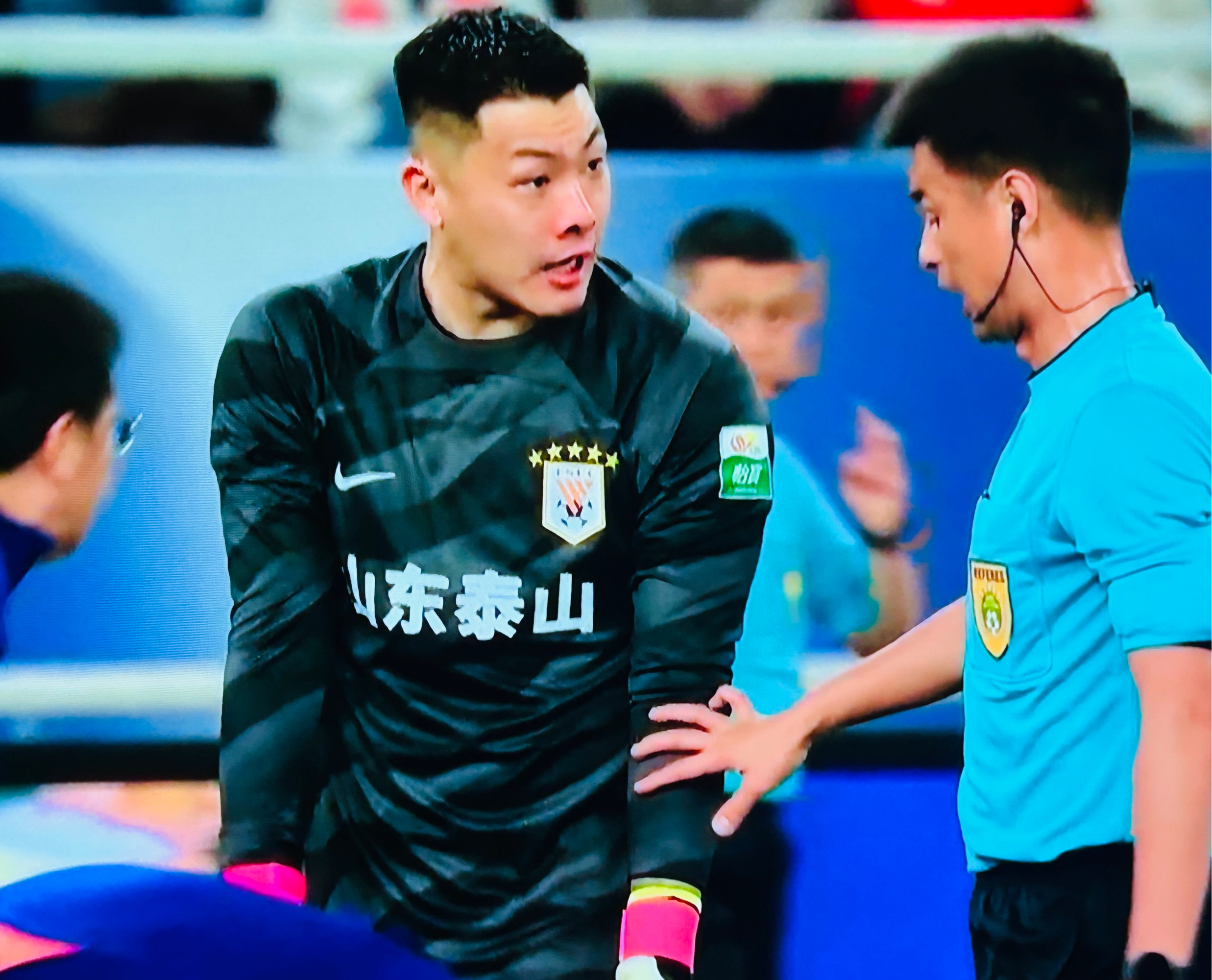 山东泰山加时末段扳平良机，志在意甲名次提升，气氛紧张，临场指挥获称赞